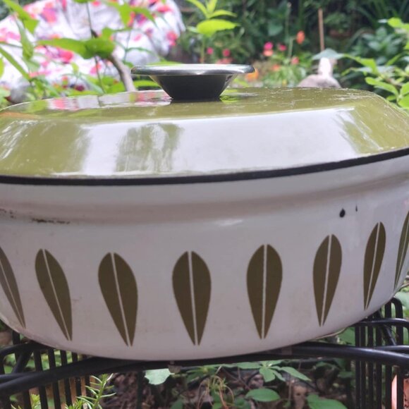 Cathrineholm white and green lotus casserole dish - 10 inches diameter - Picture 1 of 11